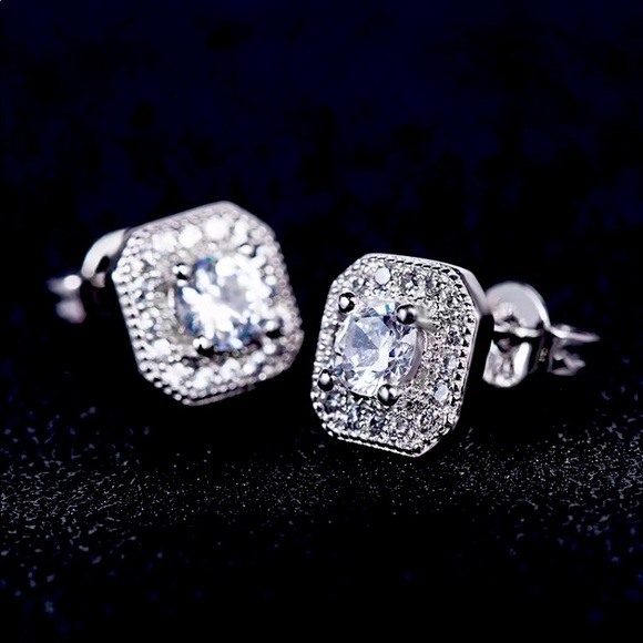 NEW 18k White Gold Luxury Square Stud Earrings - Picture 3 of 6
